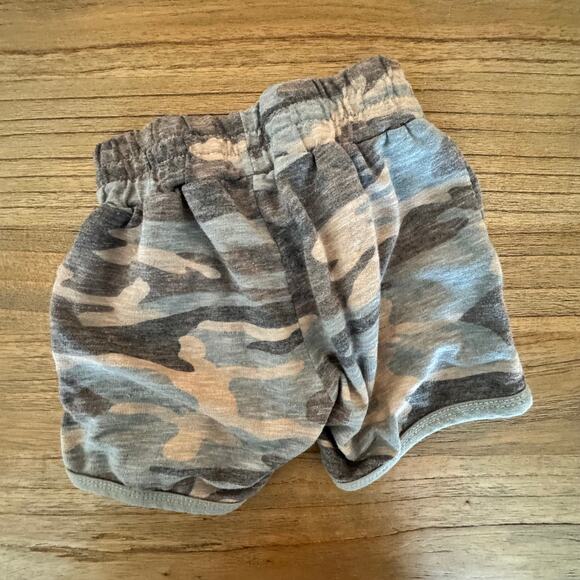 Childhoods Clothing Retro Shorts - Size 5T - Picture 3 of 3
